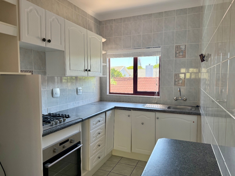 6 Bedroom Property for Sale in Leisure Isle Western Cape